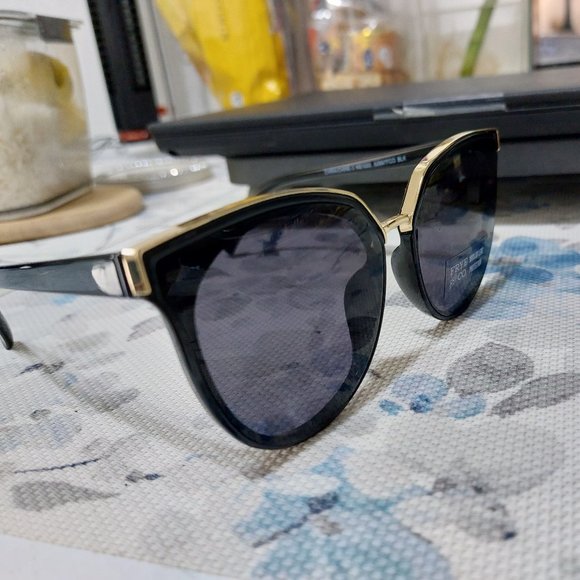 FRYE AND CO. Women’s Black & Gold Sunglasses Stylish Trendy Chic Cat 3 NS1022